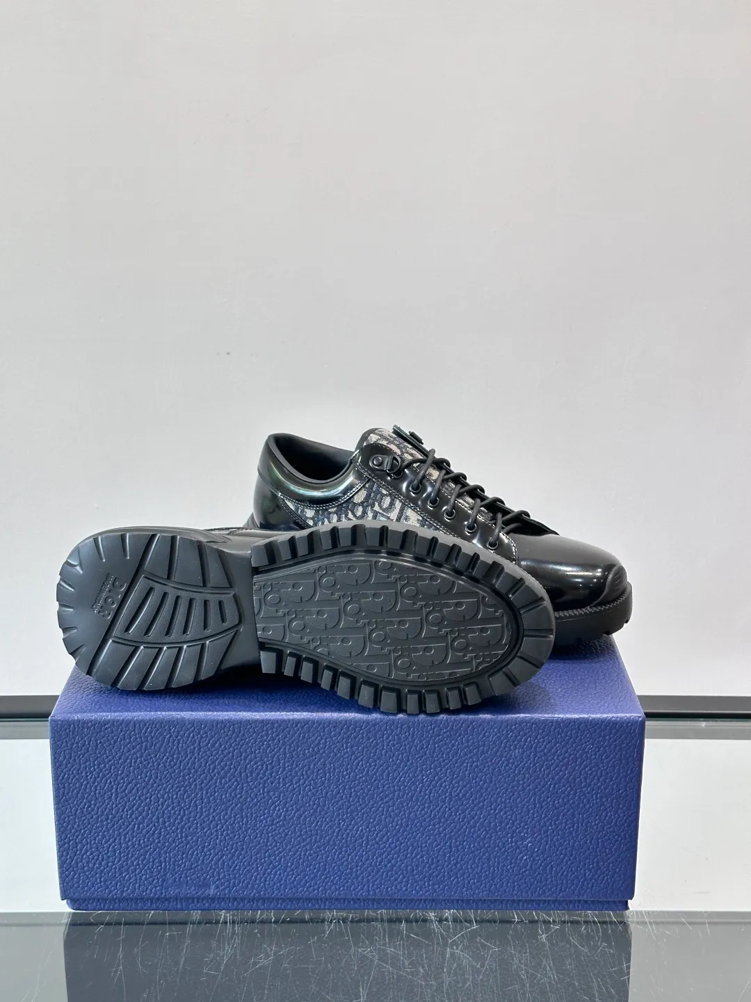Men's shoes 💰p560 "Dio＊" Combat Derby Shoes Dior Combat Derby Shoes, black calfskin + Dior Oblique embroidery, highly recognizable. Shoelaces + technical zippers make it easy to put on and take off. The EVA hybrid soles are light and comfortable, with a sense of sportiness and fashion. They are great for daily wear or sports. They are the perfect combination of high fashion and functionality. size: 39-44 (38.45 customized)